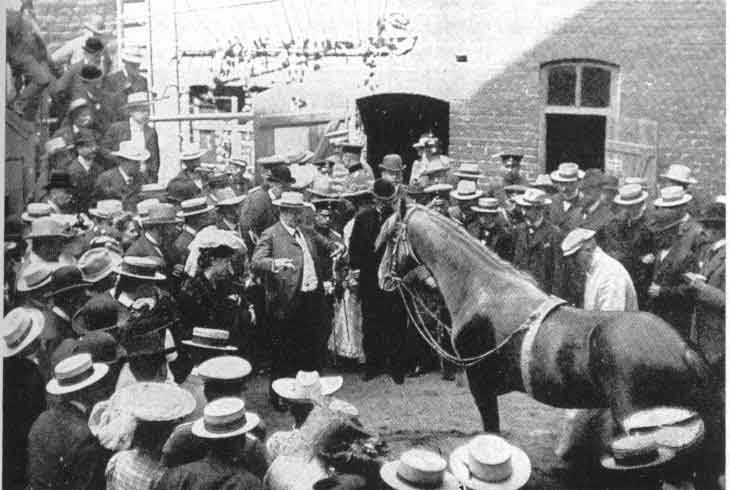 Wilhelm von Osten presenting the horse Clever Hans before a crowd in early 1900s Berlin
