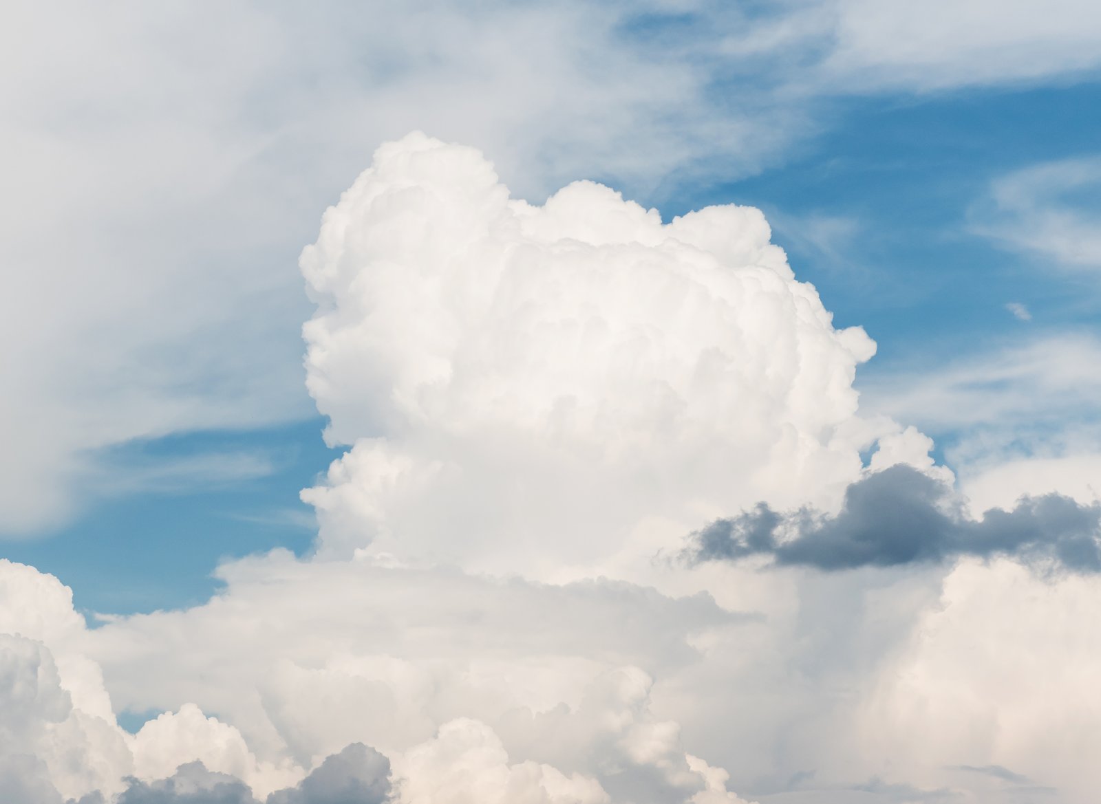 A tall cumulus congestus cloud, the storm-cell type cloud seeding aircraft target